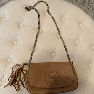 Tan soho crossbody Gucci bag with tassel